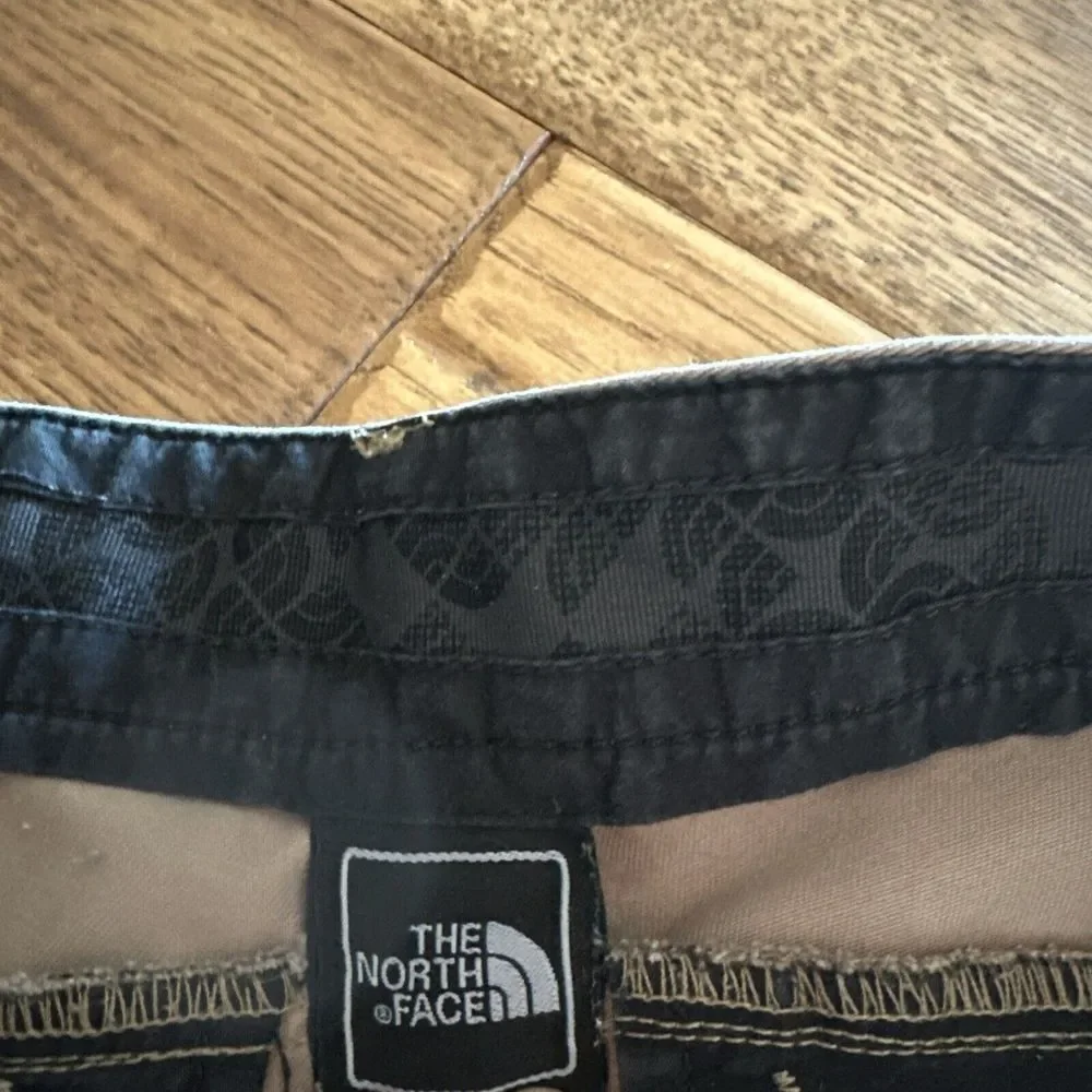 The North Face Mens Regular Fit‎ Flat Frot Shorts Outdoor Casual Shorts 32